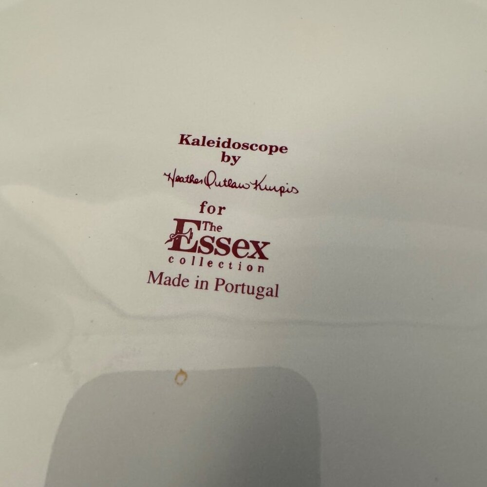 The Essex Collection Kaleidoscope Pattern Round Covered Casserole 8 3/4" - Picture 10 of 14